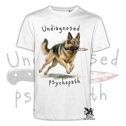 T-shirt bianca stampata con un Pastore Tedesco che tiene un coltello tra i denti. Grafica originale Roba Bestiale, collezione Psychopath