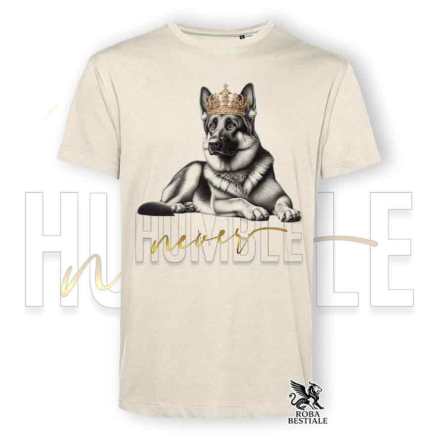 T-shirt stampata con un Pastore Tedesco a pelo corto, colore beige con grafica Never Humble
