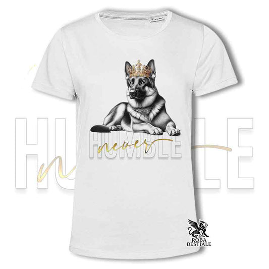 T-shirt stampata con un Pastore Tedesco a pelo corto, colore bianco con grafica Never Humble