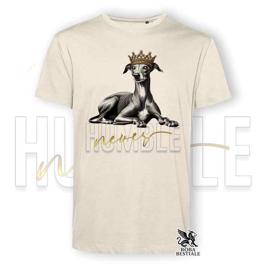 T-shirt stampata con un Piccolo Levriero Italiano, colore beige con grafica Never Humble