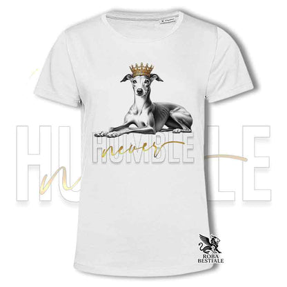 T-shirt stampata con un Piccolo Levriero Italiano, colore bianco con grafica Never Humble