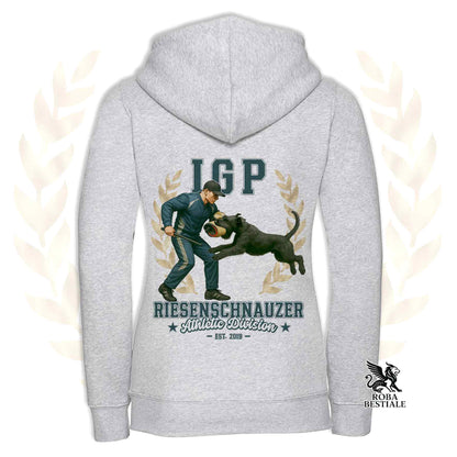Una felpa con cappuccio e zip stampata con un Riesenschnauzer che fa IGP. Grafica originale Roba Bestiale