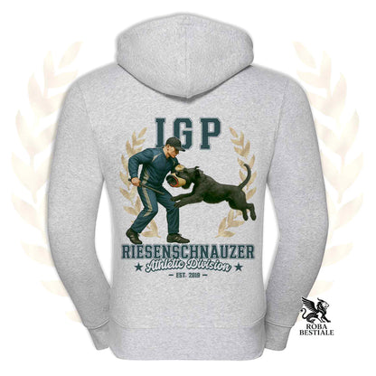Una felpa con cappuccio e zip stampata con un Riesenschnauzer che fa IGP. Grafica originale Roba Bestiale