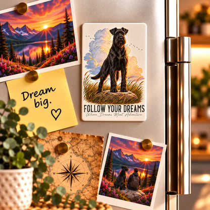 Calamita con RIESENSCHNAUZER nero, illustrazione e scritta “FOLLOW YOUR DREAMS”