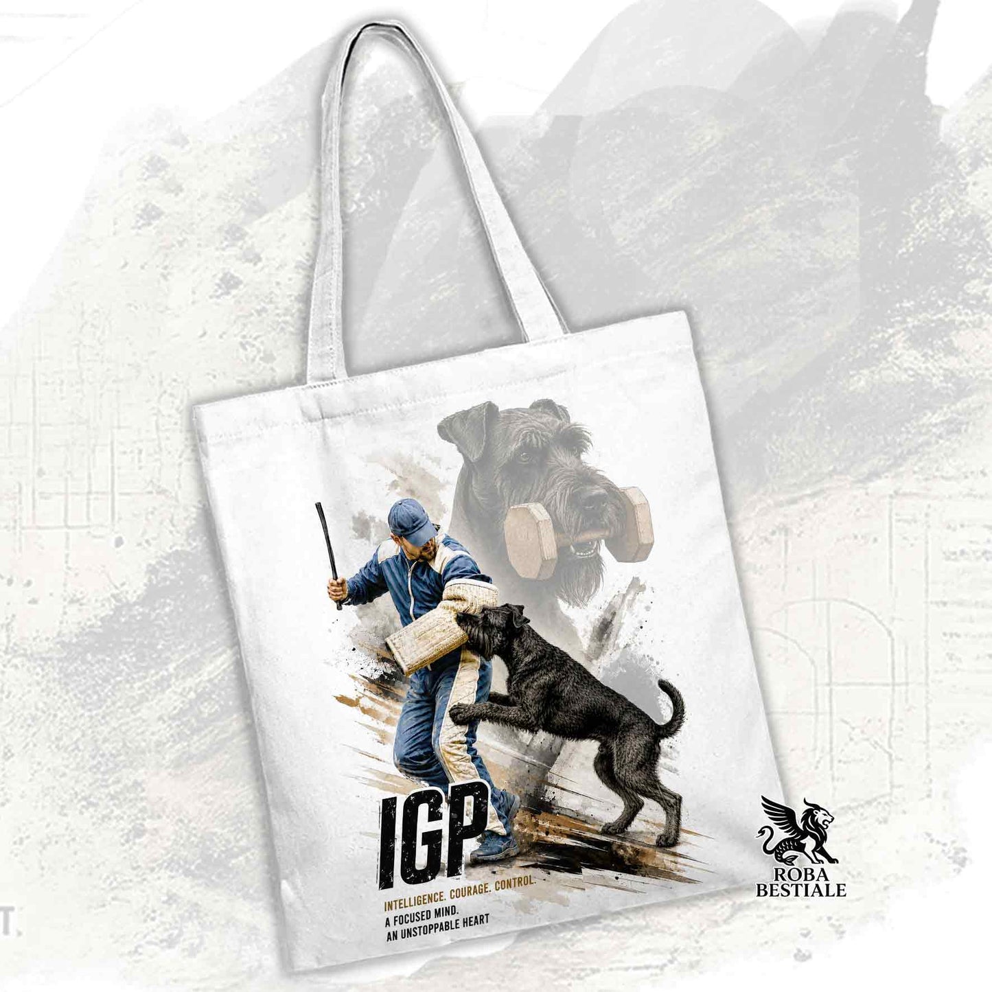 Borsa Tote bianca con stampata una grafica originale di Roba Bestiale con un Riesenschnauzer che fa IGP