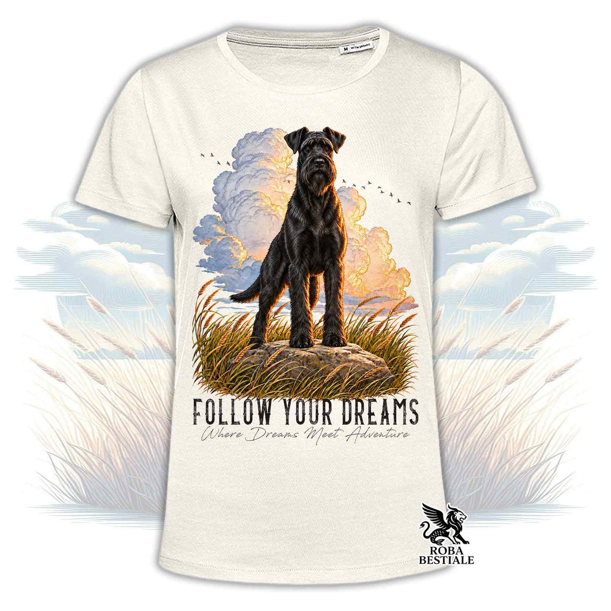 T-shirt beige con stampa di cane nero su prato e scritta Follow Your Dreams