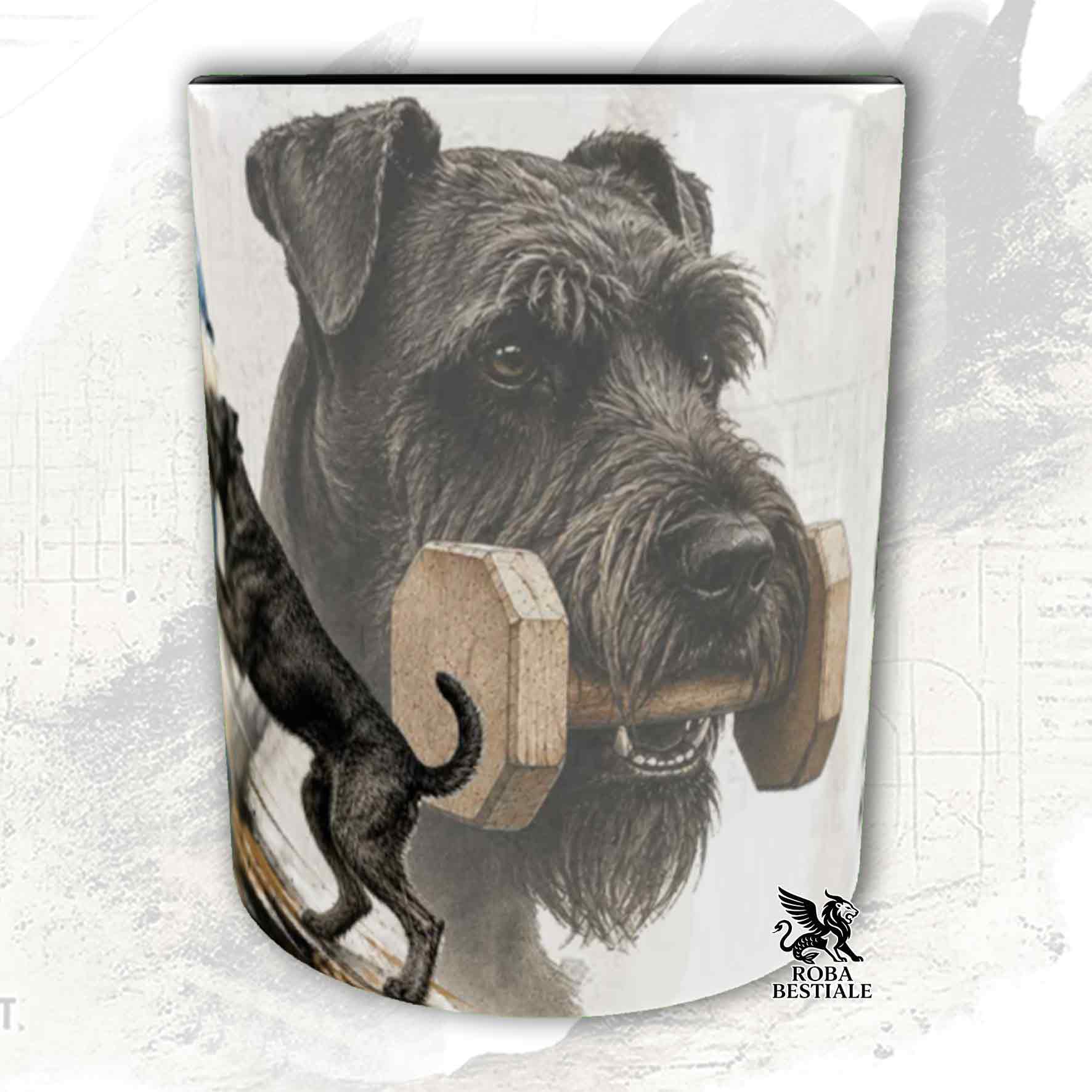 Tazza bianca con dettagli neri stampata una grafica originale di Roba Bestiale con un Riesenschnauzer che fa IGP