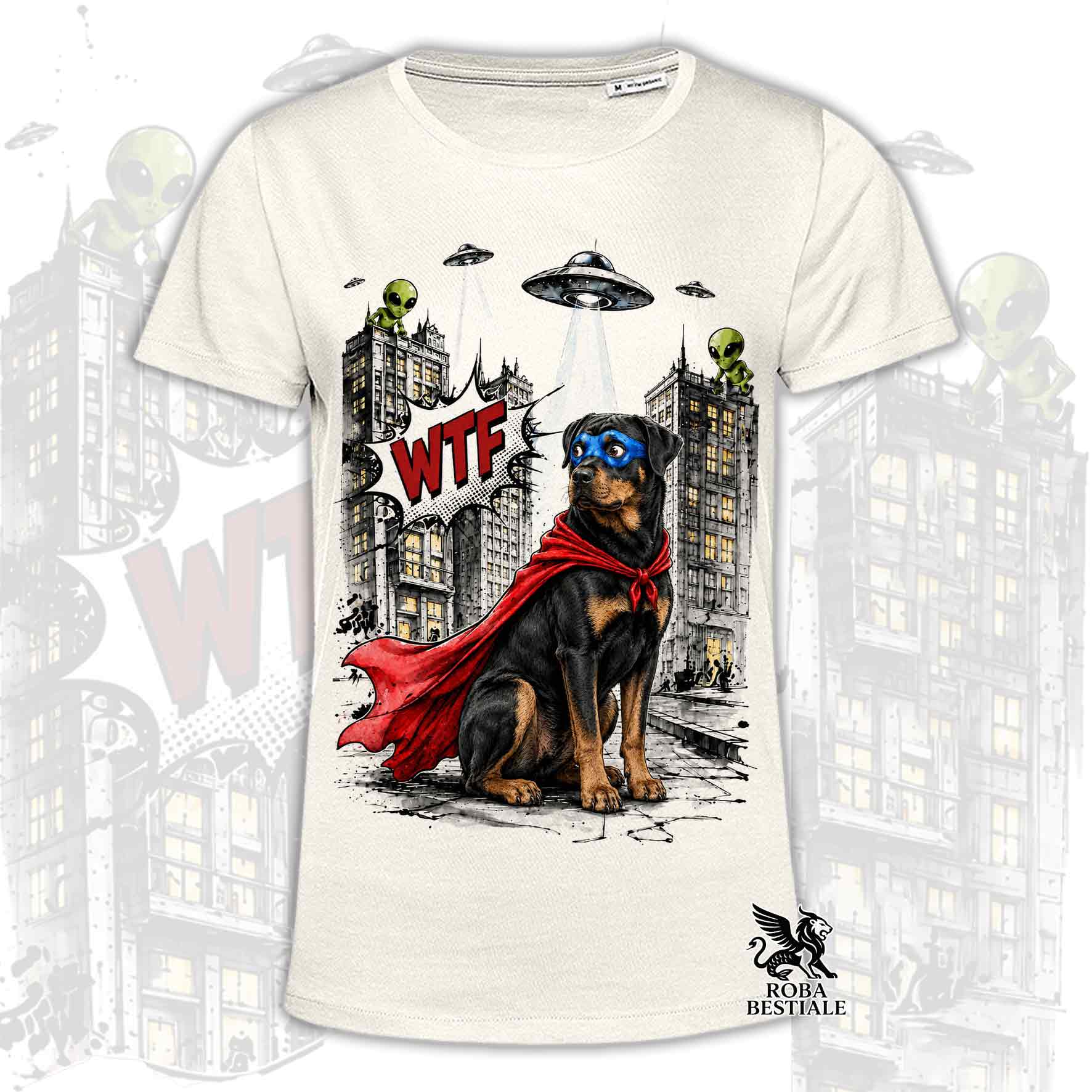 T-shirt beige stampata con un Rottweiler con espressione sorpresa, vestito da Super Eroe. Grafica originale Roba Bestiale, collezione Hero