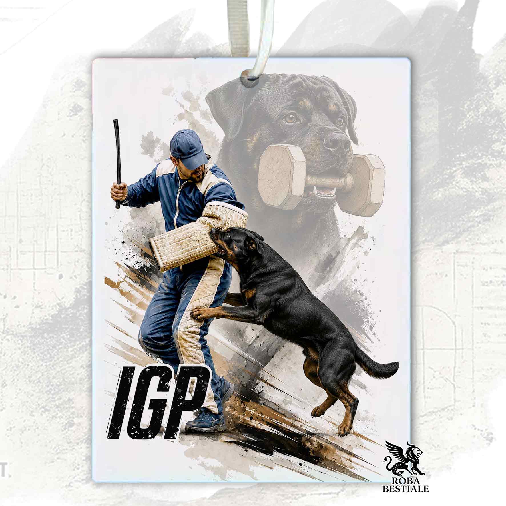 Profumatore in feltro con la stampa di un Rottweiler che pratica IGP. Grafica originale Roba Bestiale