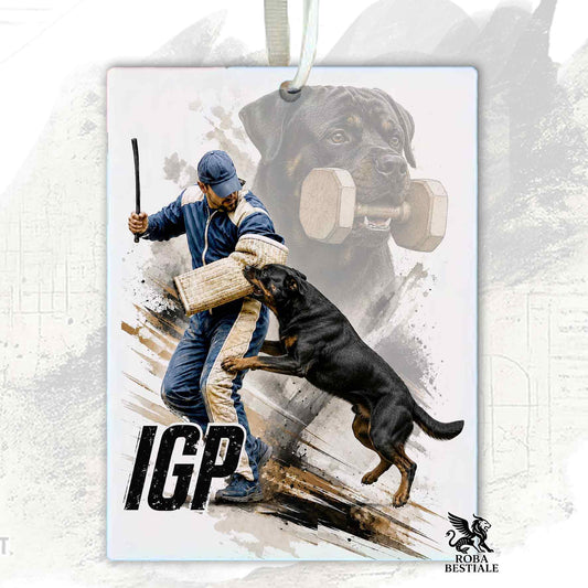 Profumatore in feltro con la stampa di un Rottweiler che pratica IGP. Grafica originale Roba Bestiale