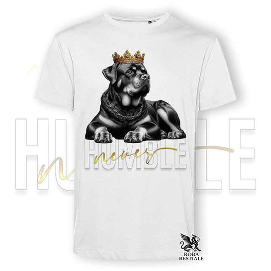 T-shirt stampata con un Rottweiler, colore bianco con grafica Never Humble