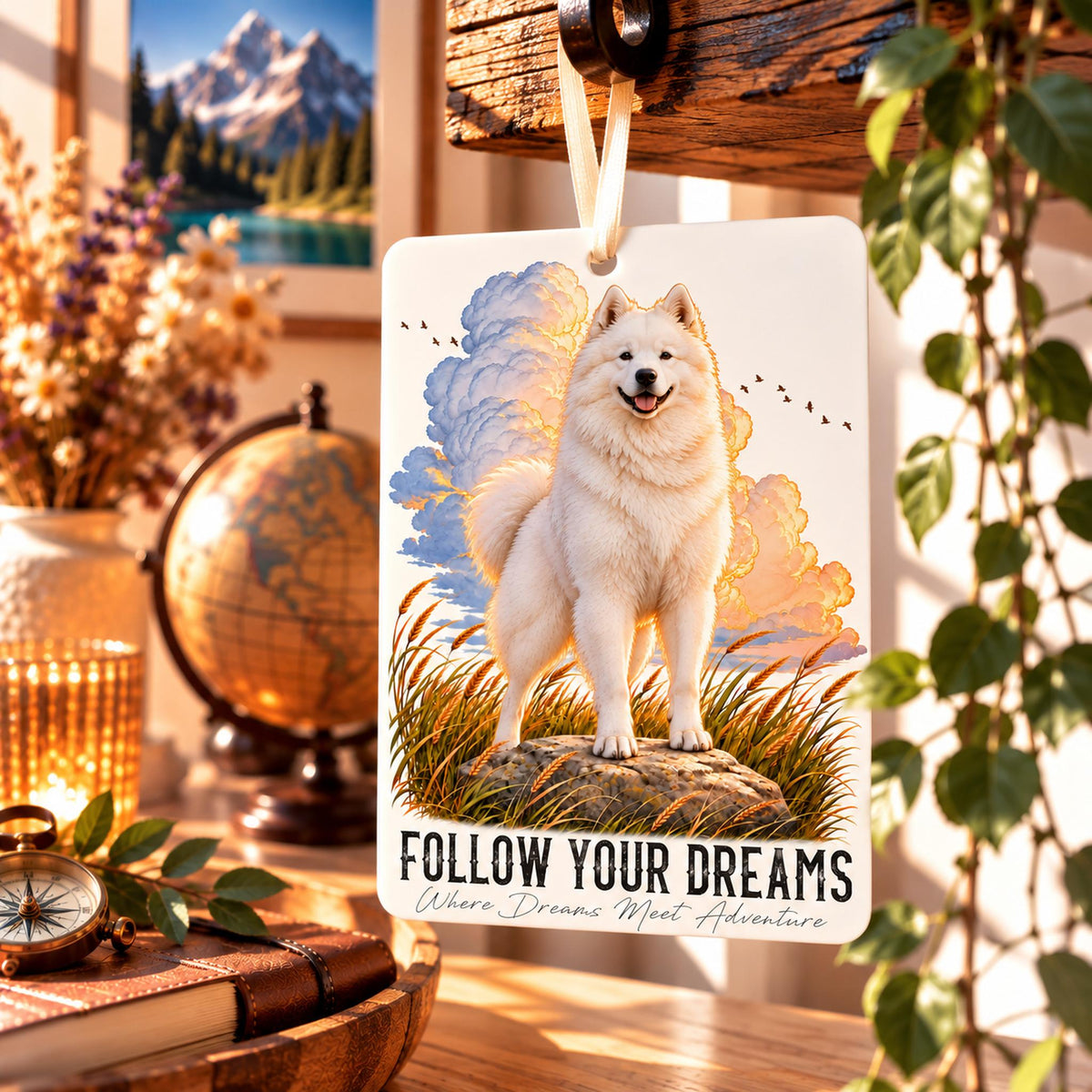 Profumatore per ambienti appeso con tag cartoncino: cane bianco su nuvole e scritta “Follow your dreams”