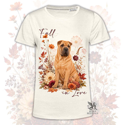 Maglietta bianca con cane Shar Pei fulvo al centro, fiori autunnali e scritta 'Fall'.