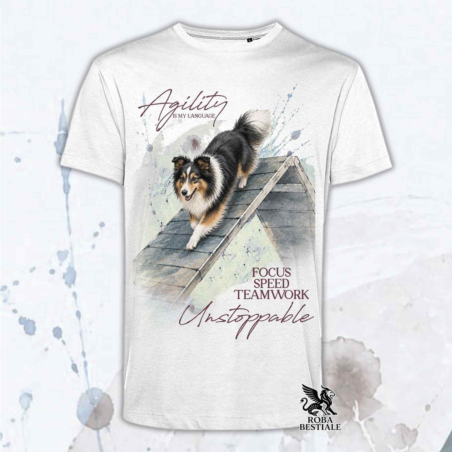 T-shirt bianca stampata con uno Shetland Sheepdog che fa Agility. Grafica originale Roba Bestiale, collezione A-Frame