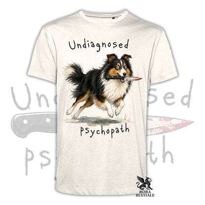 T-shirt beige stampata con uno Shetland Sheepdog che tiene un coltello tra i denti. Grafica originale Roba Bestiale, collezione Psychopath