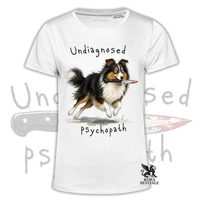 T-shirt bianca stampata con uno Shetland Sheepdog che tiene un coltello tra i denti. Grafica originale Roba Bestiale, collezione Psychopath