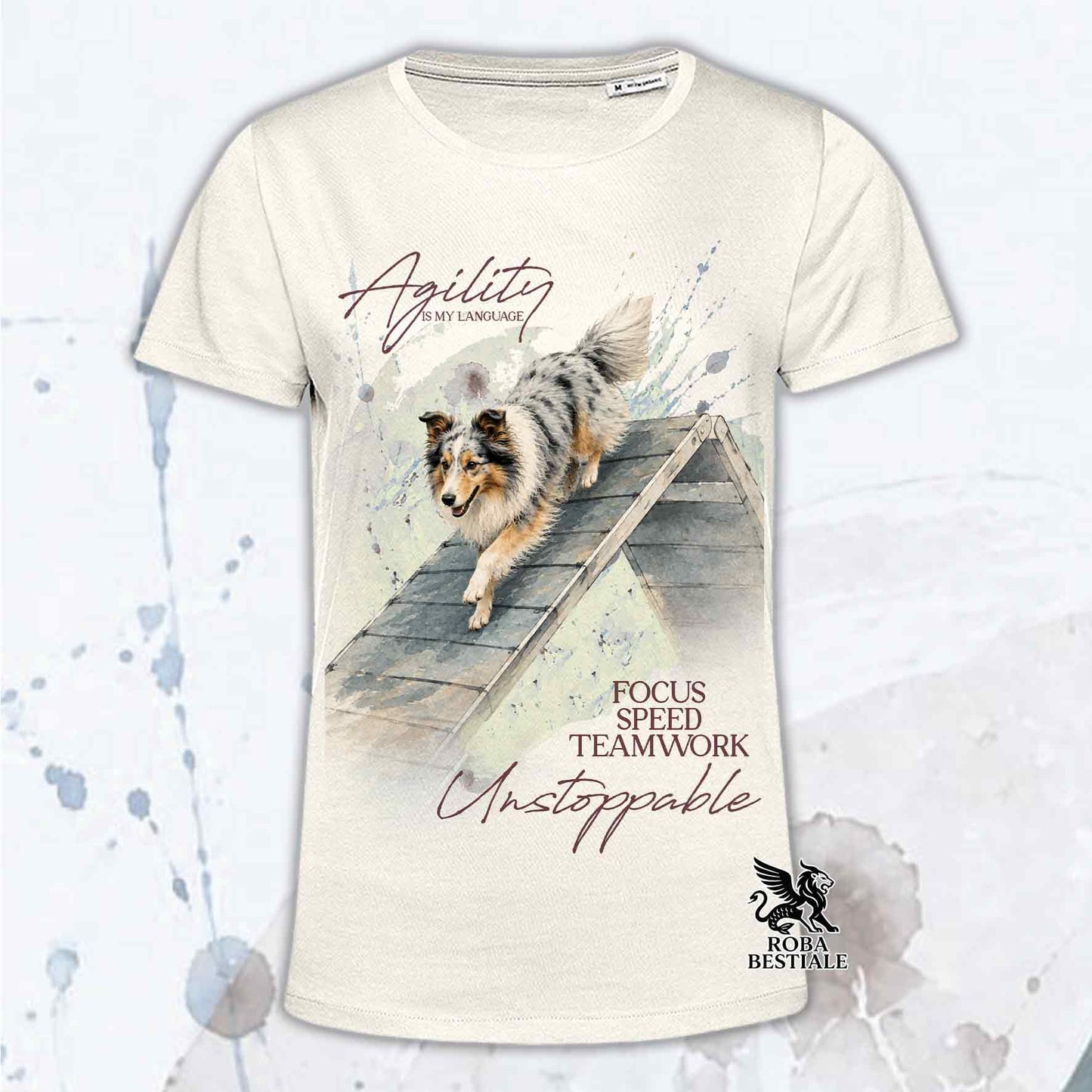 T-shirt bianca stampata con uno Shetland Sheepdog che fa Agility. Grafica originale Roba Bestiale, collezione A-Frame