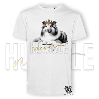 T-shirt bianca stampata con uno Shetland Sheepdog, grafica Never Humble