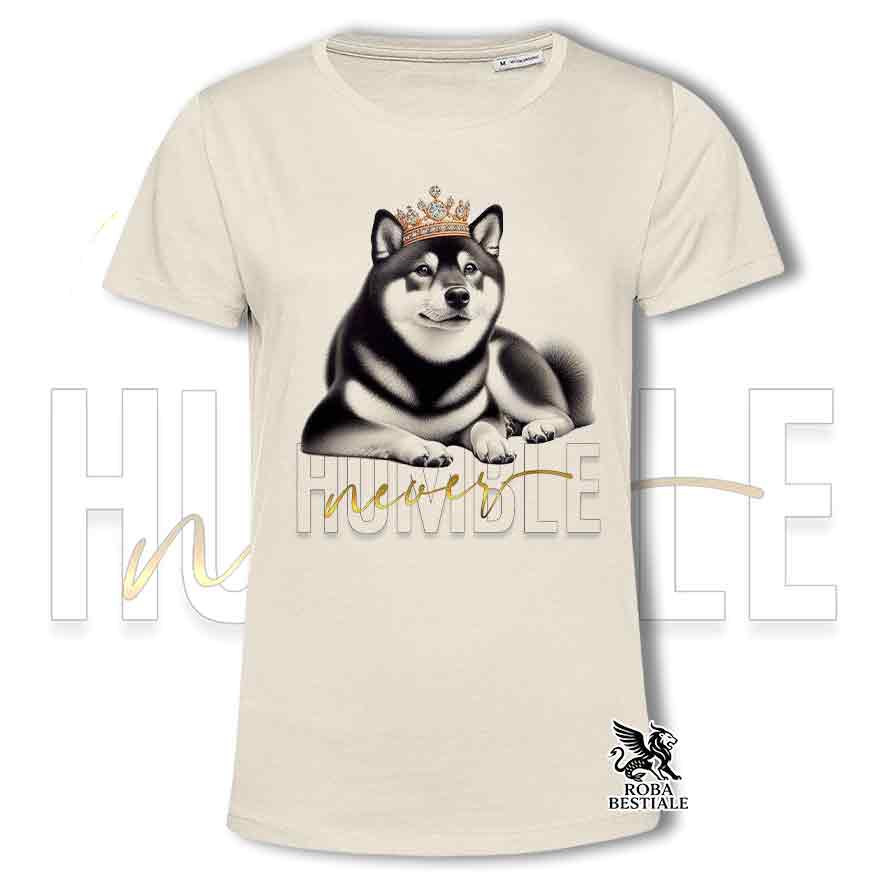 T-shirt bianca stampata con uno Shiba Inu, grafica Never Humble