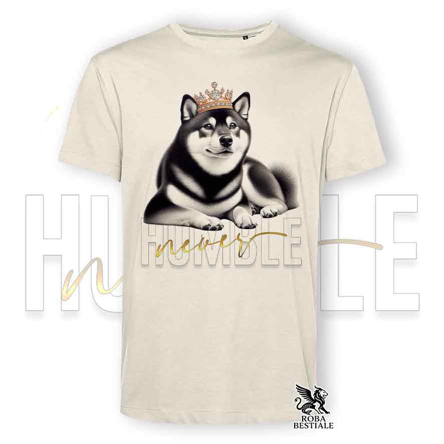 T-shirt bianca stampata con uno Shiba Inu, grafica Never Humble