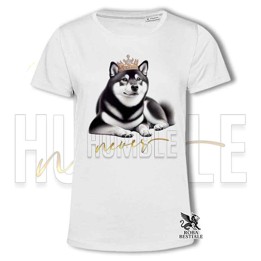 T-shirt bianca stampata con uno Shiba Inu, grafica Never Humble