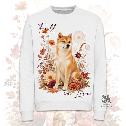 Felpa girocollo bianca stampata con uno Shiba Inu seduto in mezzo a fiori e foglie autunnali. Grafica originale Roba Bestiale, collezione Fall in Love