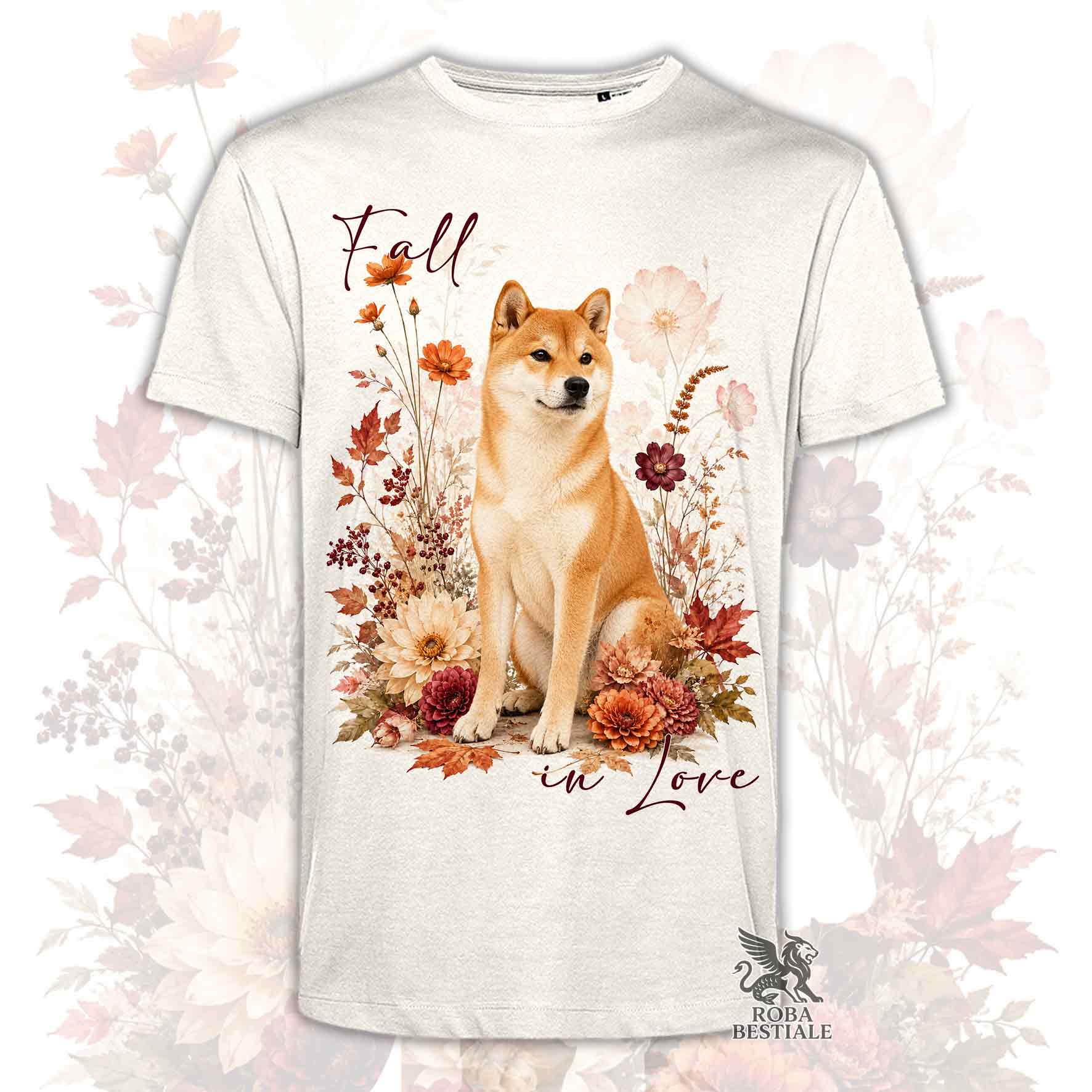 T-shirt beige stampata con uno Shiba Inu seduto in mezzo a fiori e foglie autunnali. Grafica originale Roba Bestiale, collezione Fall in Love