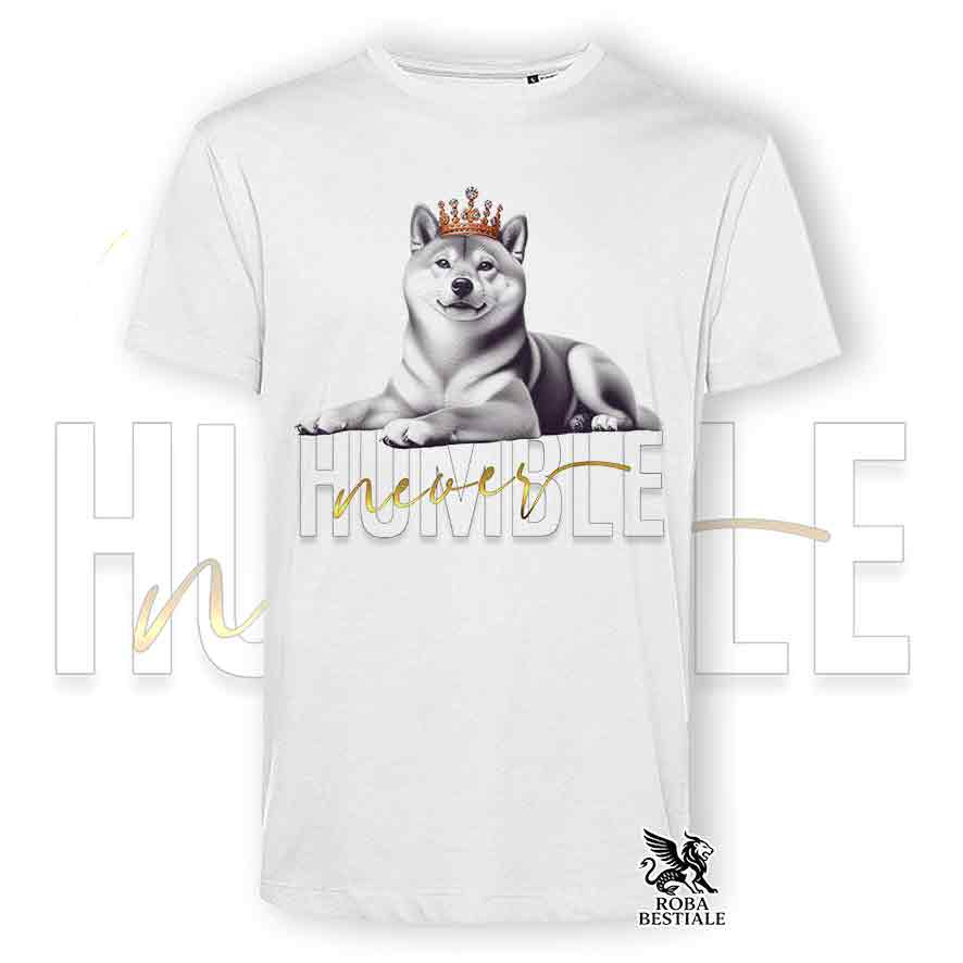 T-shirt bianca stampata con uno Shiba Inu, grafica Never Humble