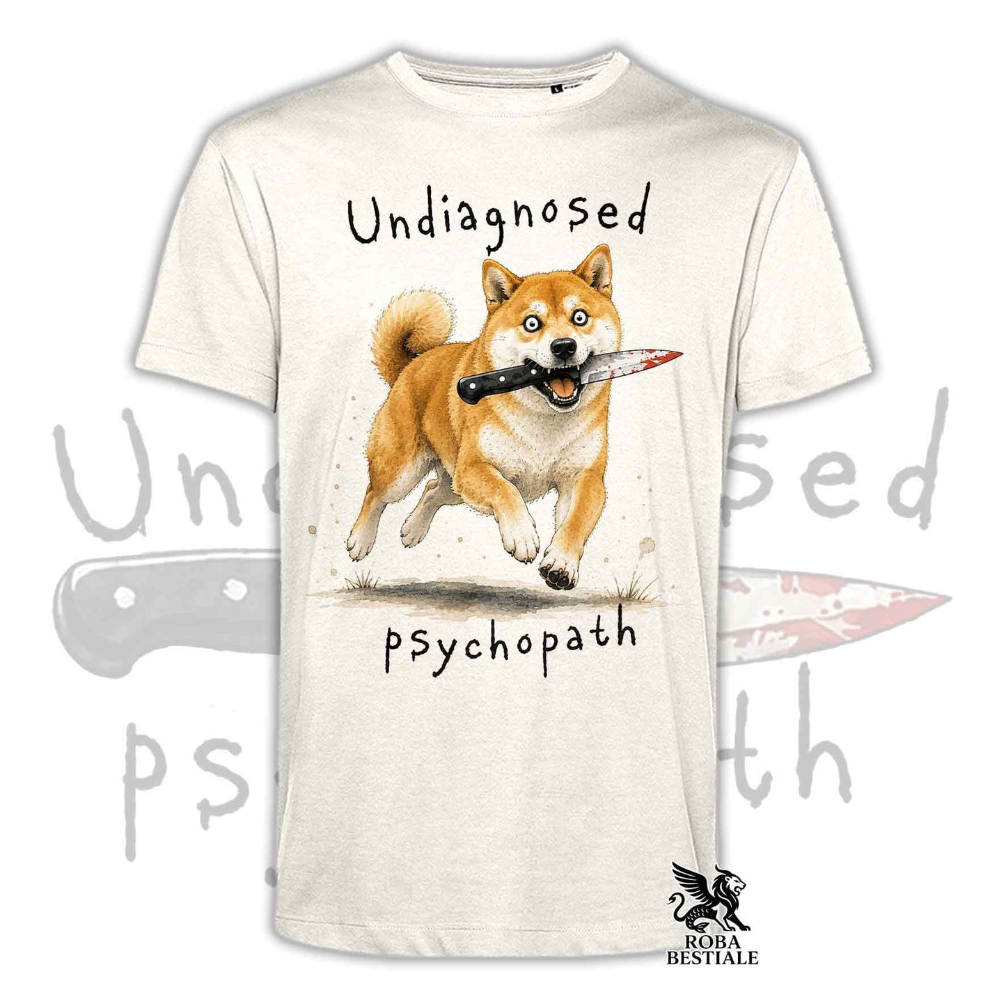 T-shirt beige stampata con uno Shiba Inu che tiene un coltello tra i denti. Grafica originale Roba Bestiale, collezione Psychopath