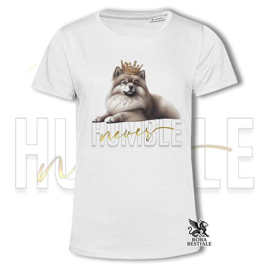 T-shirt bianca stampata con uno Spitz Tedesco, grafica Never Humble