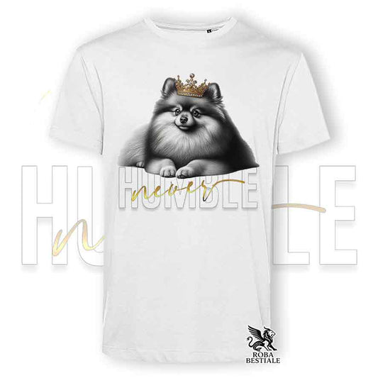 T-shirt bianca stampata con uno Spitz Tedesco Pomerania, grafica Never Humble