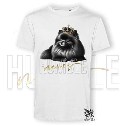 T-shirt bianca stampata con uno Spitz Tedesco Pomerania, grafica Never Humble