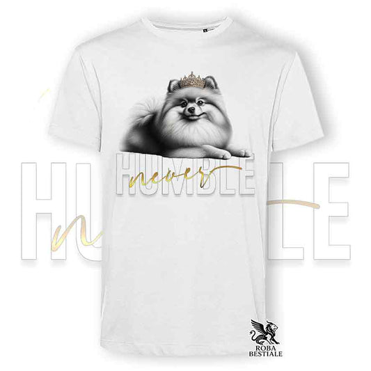 T-shirt bianca stampata con uno Spitz Tedesco Pomerania, grafica Never Humble