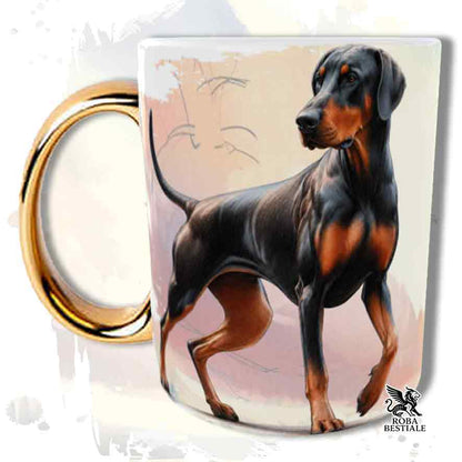 Tazza con Dobermann nero focato, stampata con grafica Behavior, manico oro, fronte