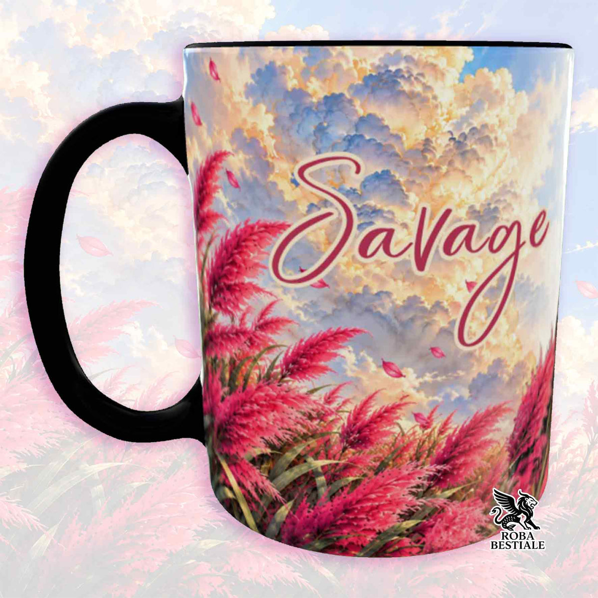 Tazza in ceramica con manico nero, stampa cielo e piume rosa, scritta 'Savage'