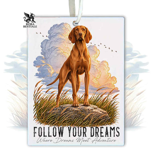 Profumatore a cartoncino appeso con illustrazione di cane Vizsla su nuvole e erba