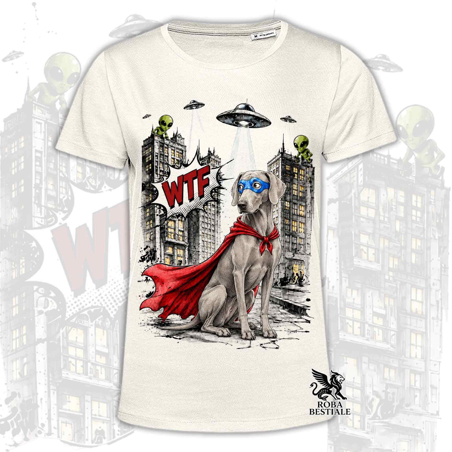 T-shirt beige stampata con un Weimaraner con espressione sorpresa, vestito da Super Eroe. Grafica originale Roba Bestiale, collezione Hero