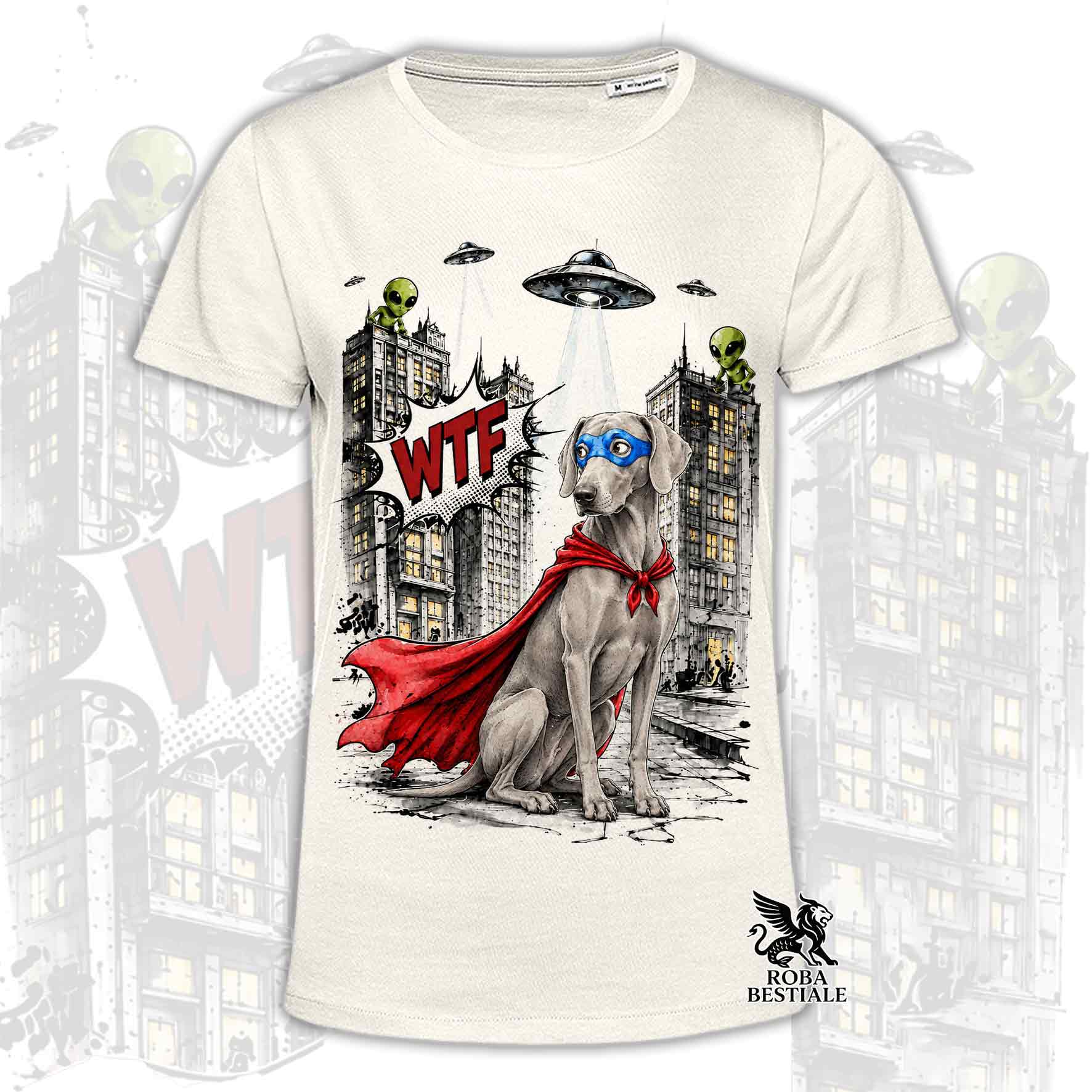 T-shirt beige stampata con un Weimaraner con espressione sorpresa, vestito da Super Eroe. Grafica originale Roba Bestiale, collezione Hero