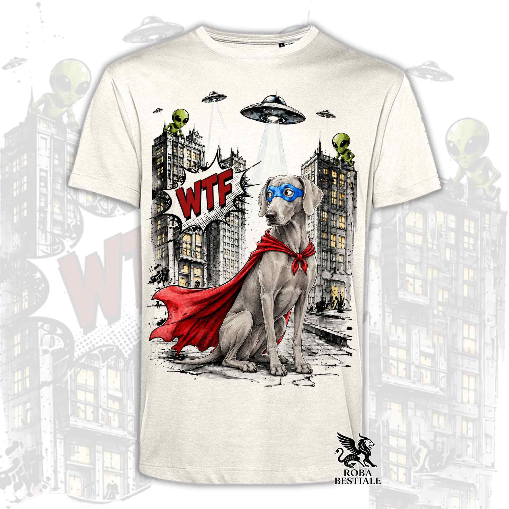 T-shirt beige stampata con un Weimaraner con espressione sorpresa, vestito da Super Eroe. Grafica originale Roba Bestiale, collezione Hero