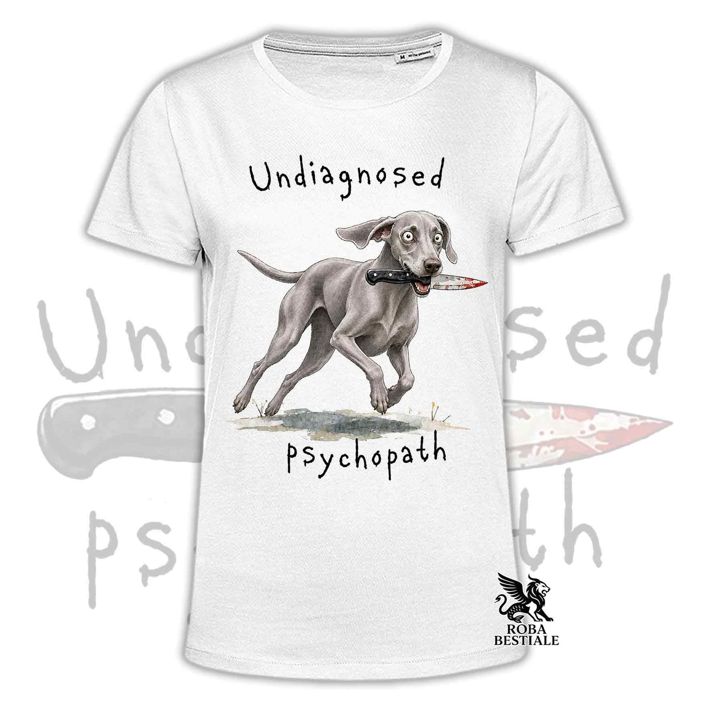 T-shirt bianca stampata con un Weimaraner che tiene un coltello tra i denti. Grafica originale Roba Bestiale, collezione Psychopath