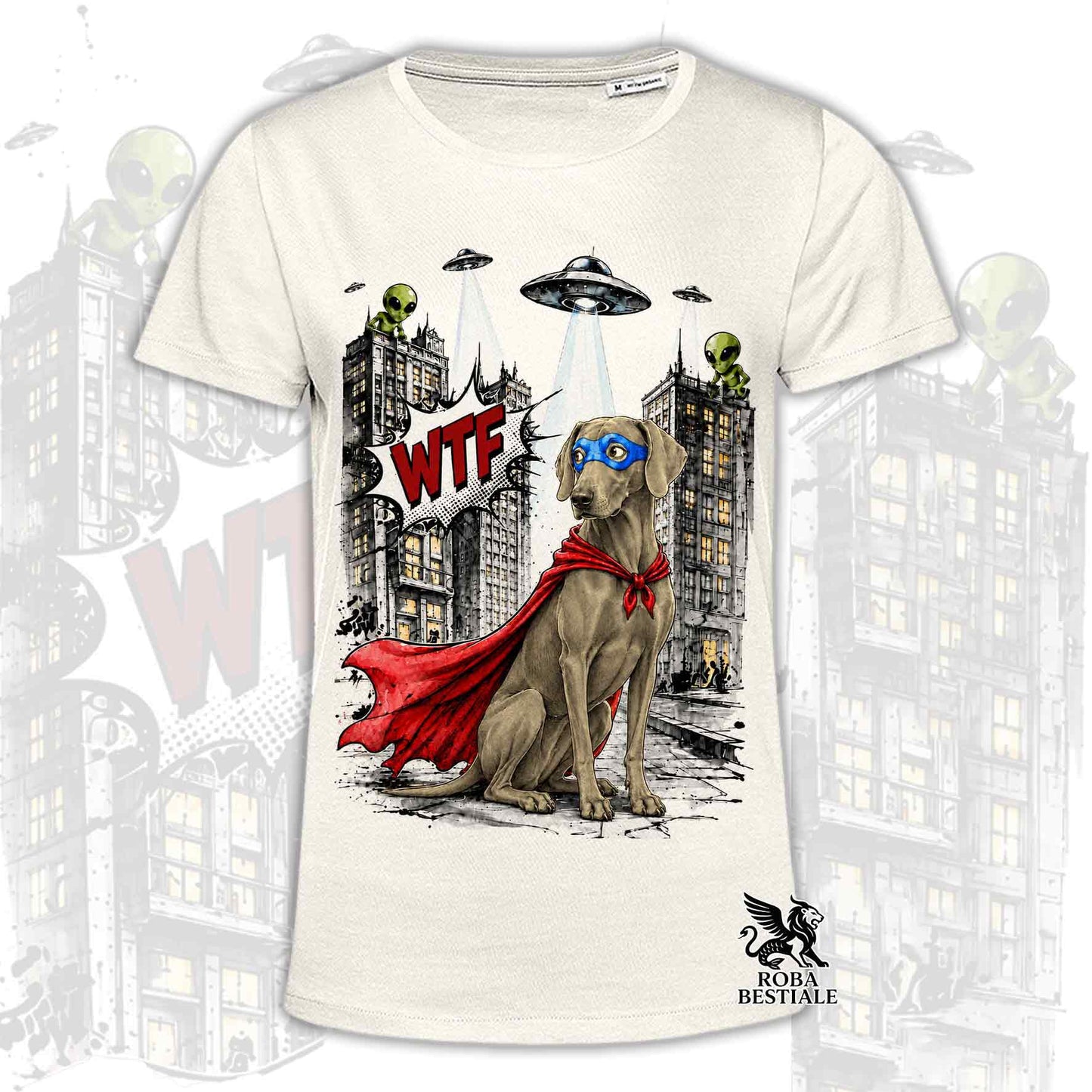 T-shirt beige stampata con un Weimaraner con espressione sorpresa, vestito da Super Eroe. Grafica originale Roba Bestiale, collezione Hero