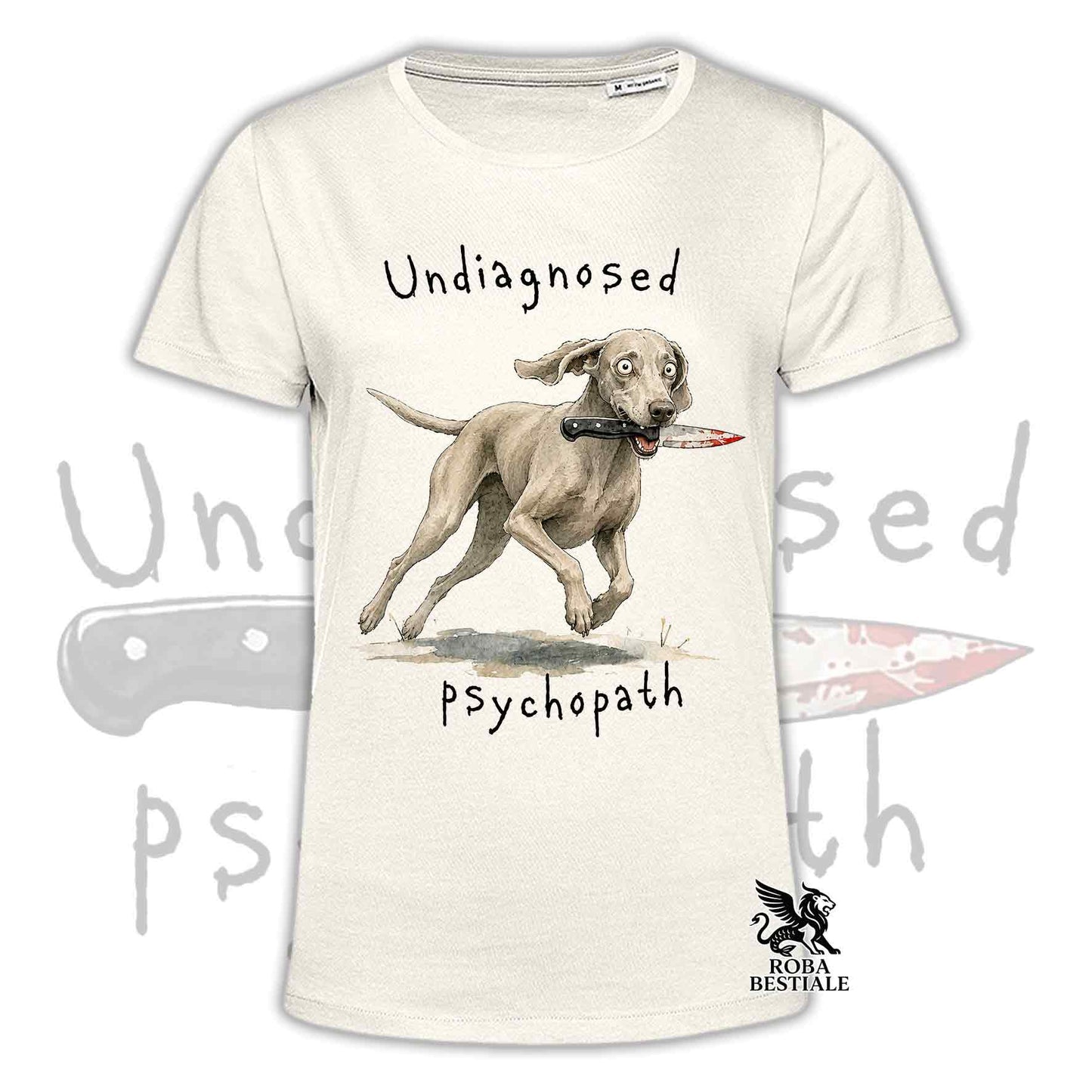 T-shirt beige stampata con un Weimaraner che tiene un coltello tra i denti. Grafica originale Roba Bestiale, collezione Psychopath