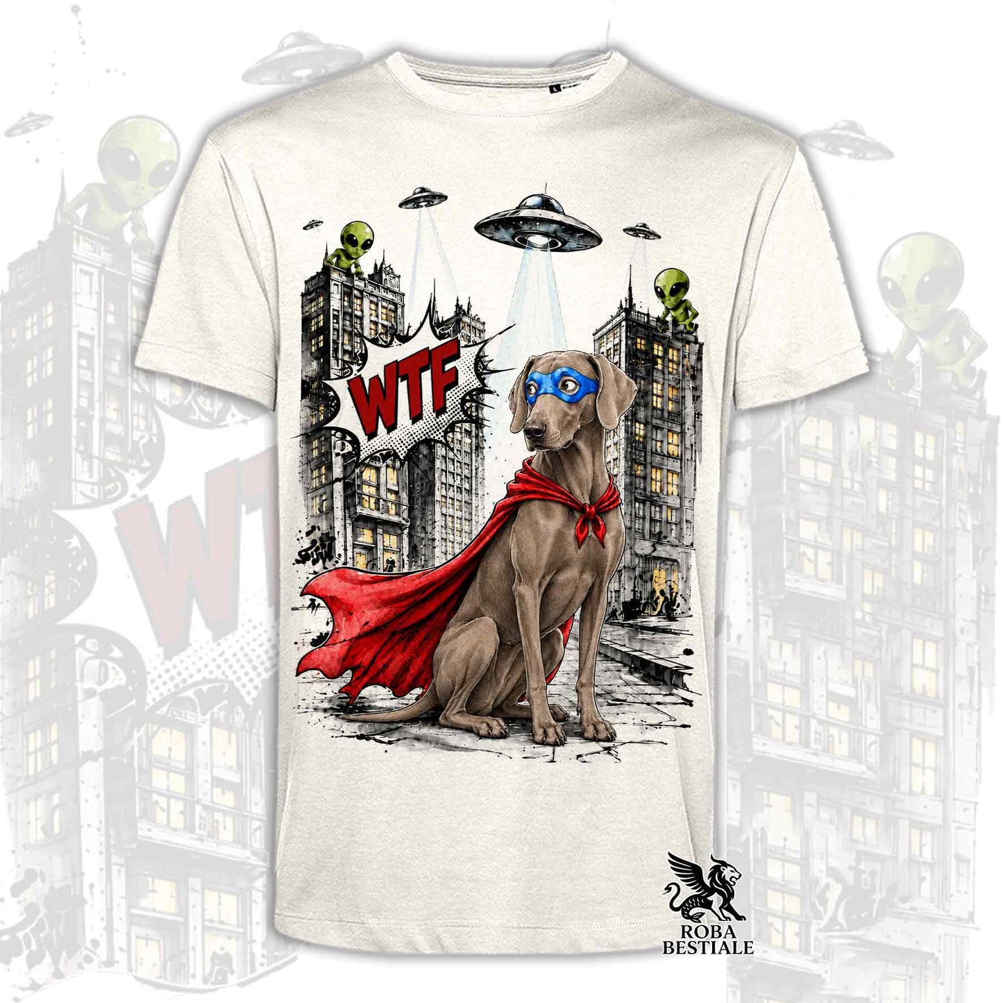 T-shirt beige stampata con un Weimaraner con espressione sorpresa, vestito da Super Eroe. Grafica originale Roba Bestiale, collezione Hero