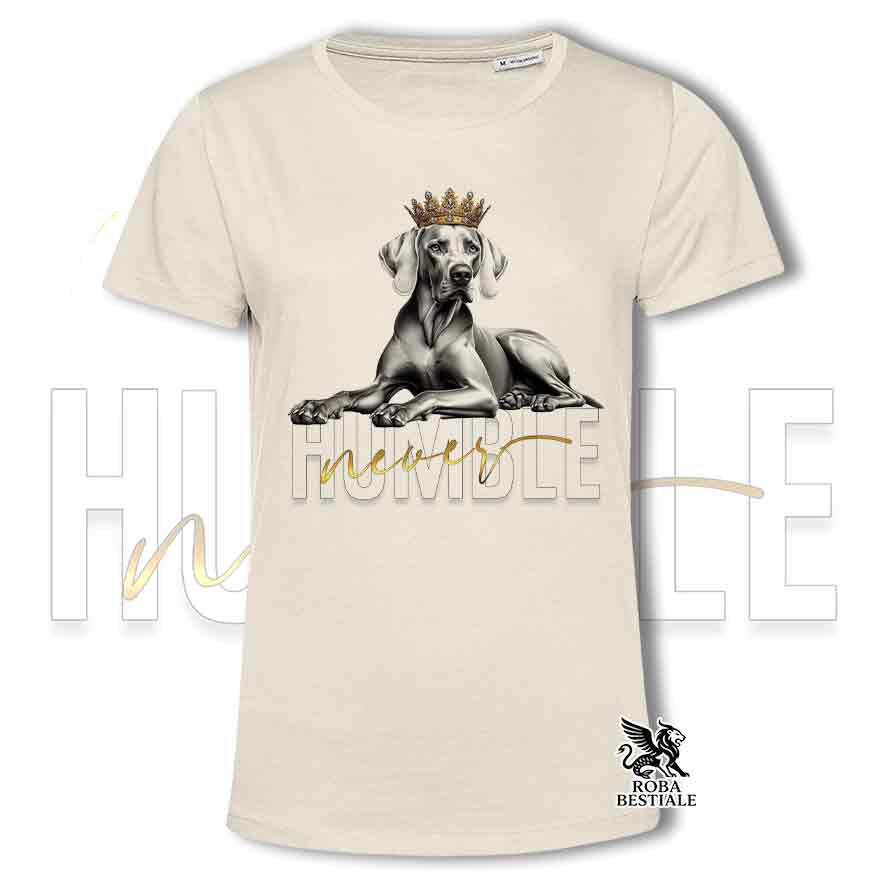 T-shirt beige stampata con un Weimaraner, grafica Never Humble