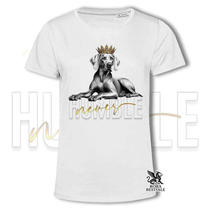 T-shirt bianca stampata con un Weimaraner, grafica Never Humble