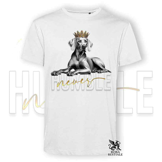 T-shirt bianca stampata con un Weimaraner, grafica Never Humble
