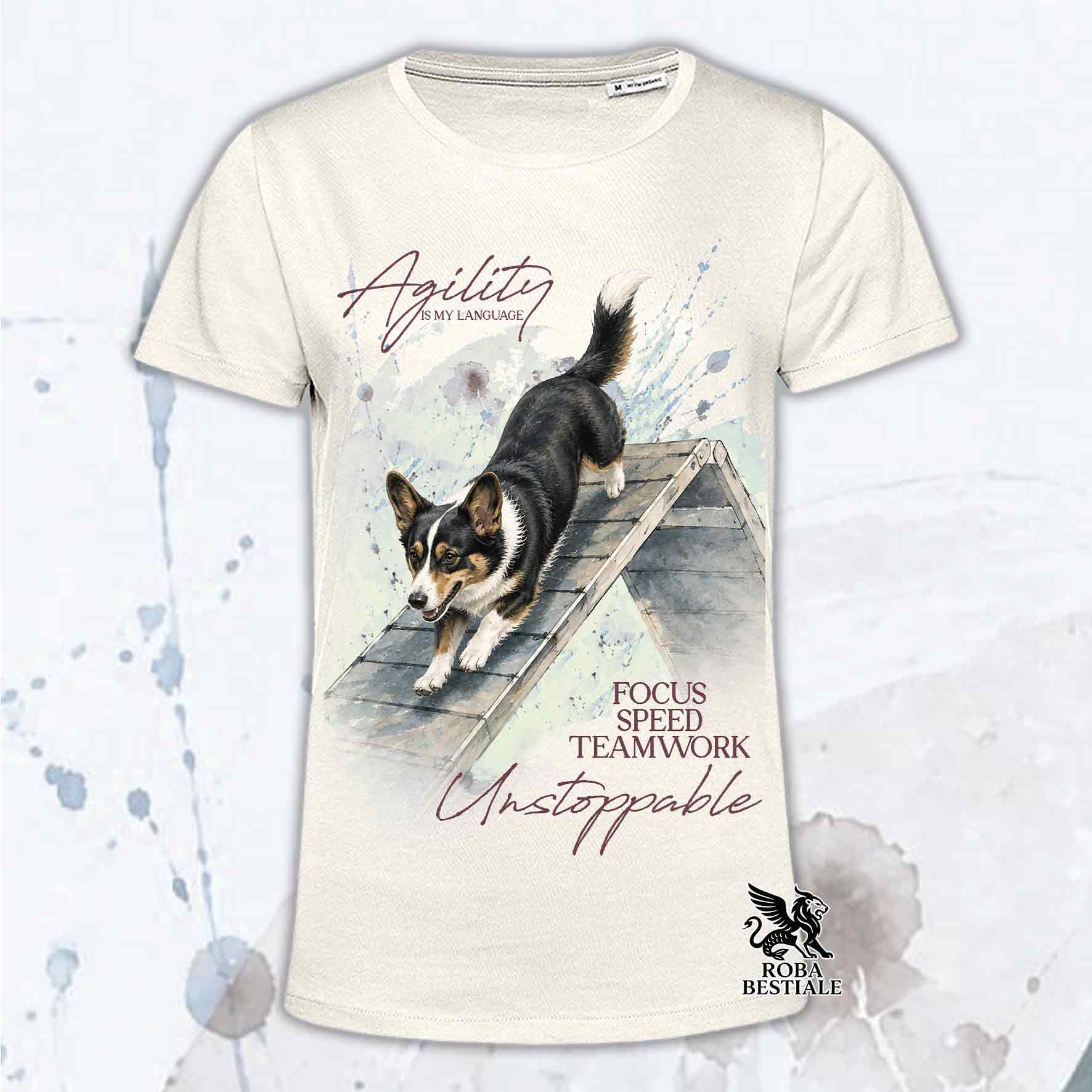 T-shirt beige stampata con un Welsh Corgi Cardigan che fa Agility. Grafica originale Roba Bestiale, collezione A-Frame