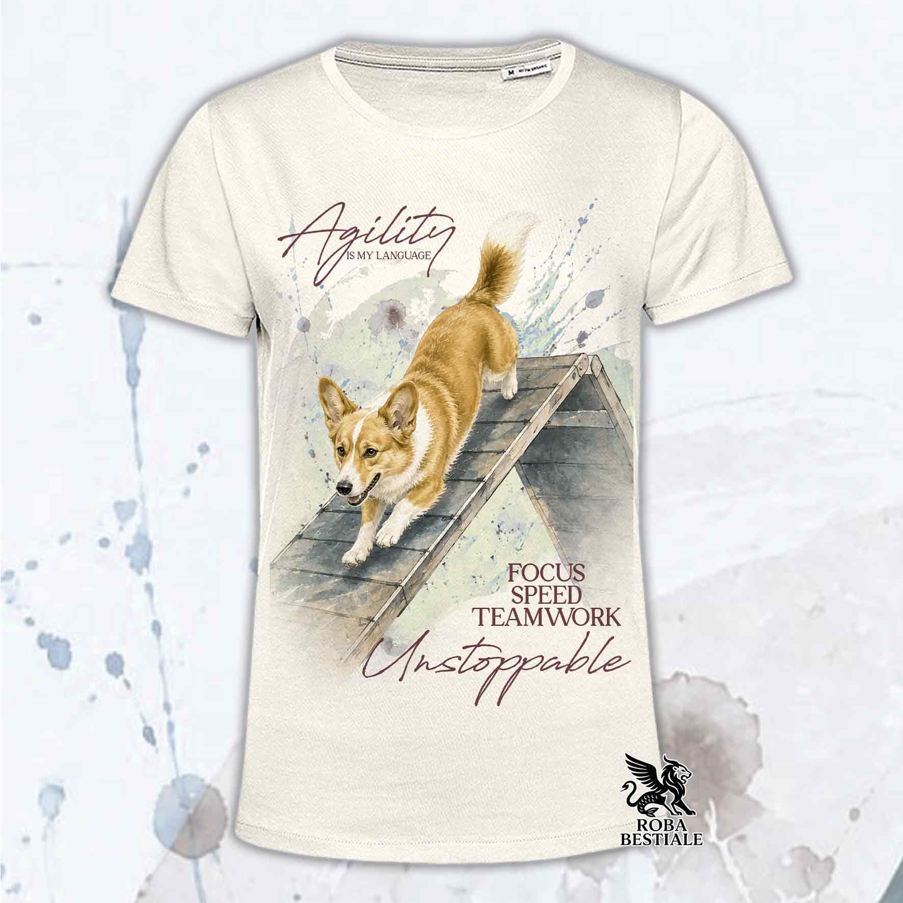 T-shirt beige stampata con un Welsh Corgi Cardigan che fa Agility. Grafica originale Roba Bestiale, collezione A-Frame