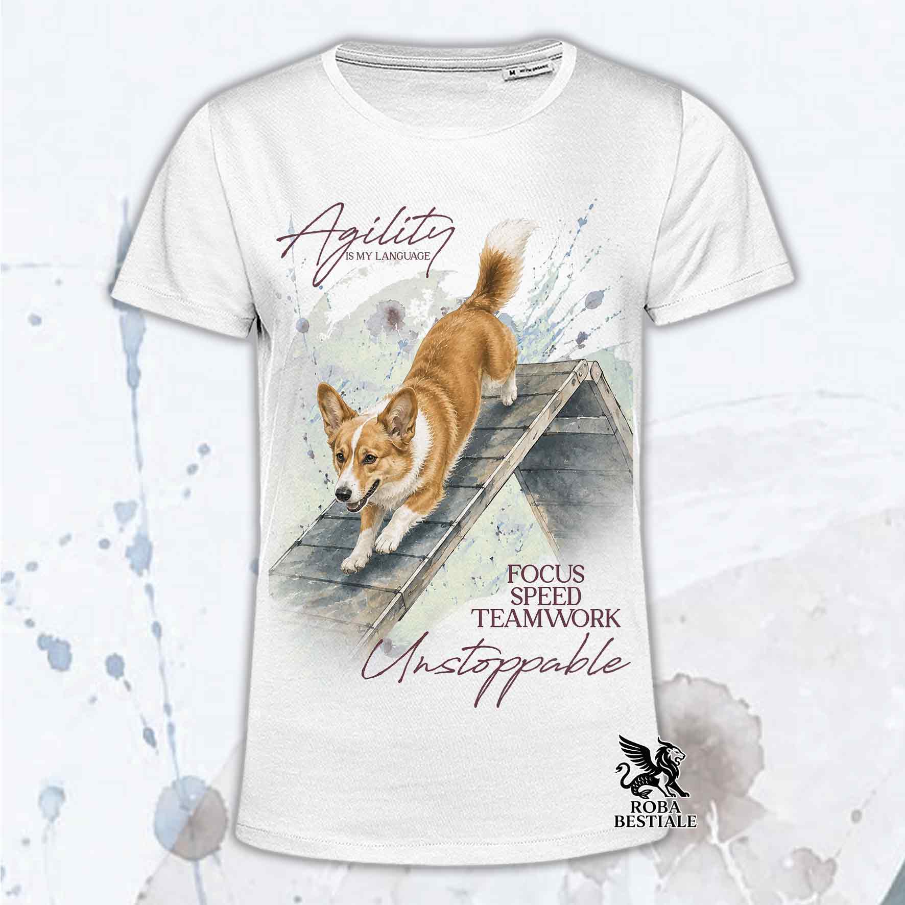 T-shirt bianca stampata con un Welsh Corgi Cardigan che fa Agility. Grafica originale Roba Bestiale, collezione A-Frame