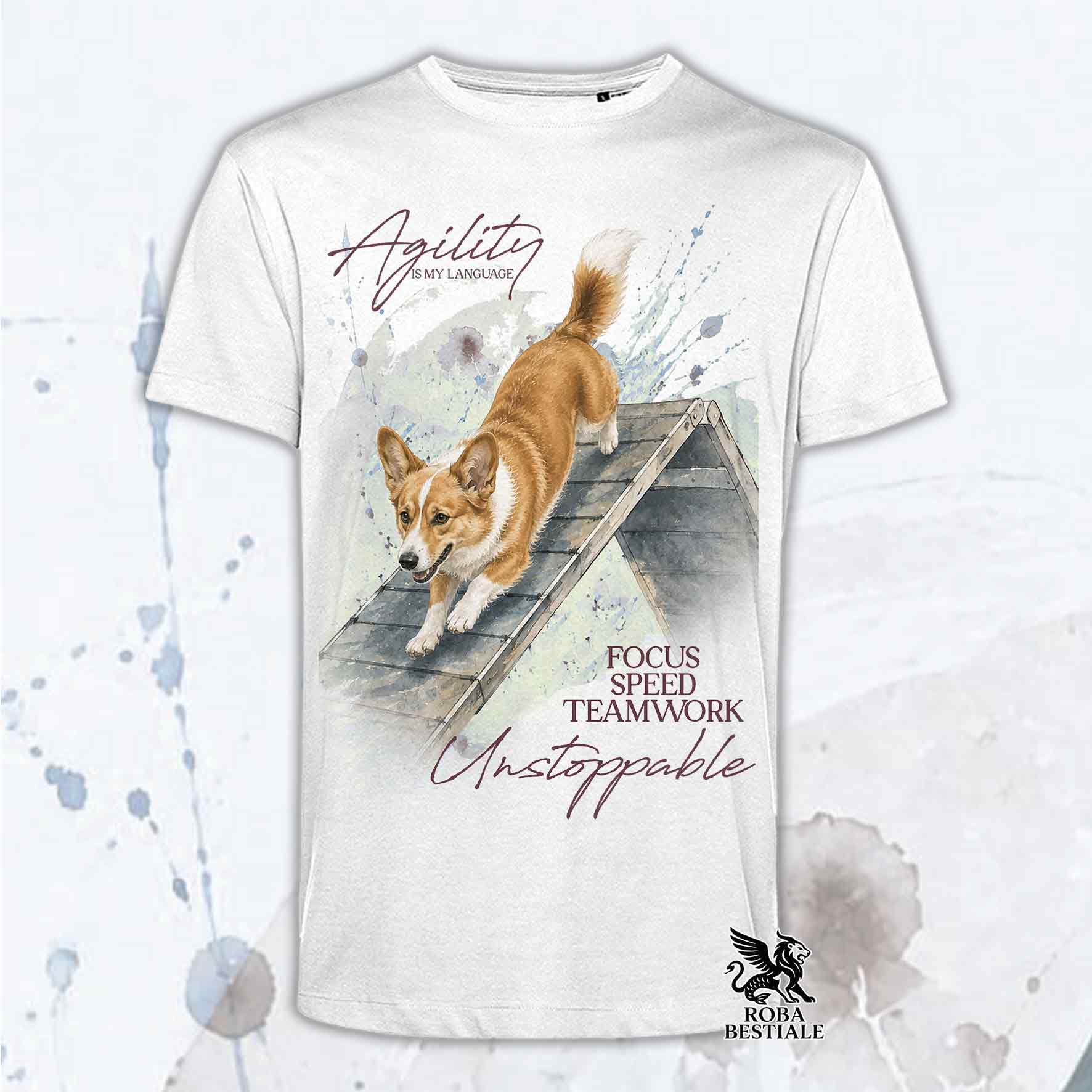 T-shirt bianca stampata con un Welsh Corgi Cardigan che fa Agility. Grafica originale Roba Bestiale, collezione A-Frame